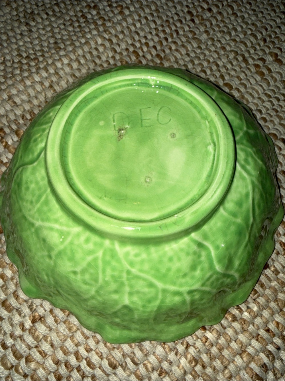 Vintage Green Cabbage Leaf Ceramic Serving Bowl. Kitchen cottage cabin core - Picture 2 of 4